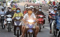 Ra đường là phải bật đèn xe máy 24/24 có hợp lý?