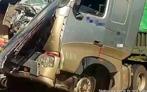 Xe container lao vào 4 nhà ven đường, người dân đang ngủ bên trong