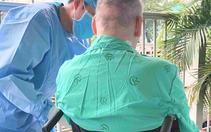 Phi công người Anh đã 'chính thức' ngưng thở máy, không cần ghép phổi