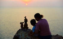 'Gánh vui' của mẹ đơn thân