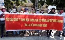 Hàng trăm người mua đất 'dự án ma' kêu cứu trước trụ sở công an Long An