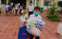 Học sinh Vĩnh Long nhận học bổng ‘Ủng hộ nông sản Việt’