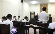 Đóng cửa siêu thị Auchan: Người đòi tiền, kẻ nói 'không vi phạm'
