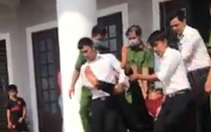 Bị tuyên án phạt tù, một bị cáo uống thuốc đòi tự tử tại tòa Bình Phước