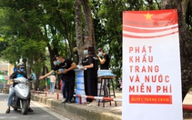 Nhóm bạn trẻ tận dụng thời gian rảnh đi làm từ thiện