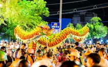 Người dân Huế nô nức ra đường xem múa lân sư rồng dịp tết Trung thu