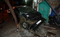 Tài xế say xỉn chạy ôtô tông hàng loạt xe máy, đâm vào nhà dân