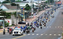 Hàng ngàn người đi xe máy quay lại phía Nam làm việc