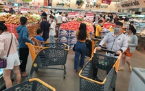 Siêu thị đông như hội, bất an với mua bán tự phát