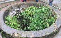 Tô vẽ lên giếng cổ Làng cổ Đường Lâm, họa sĩ đoàn phim bị phạt 2 triệu đồng