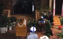 Vác quan tài, loa thùng đến tận nhà la hét đòi tiền con nợ
