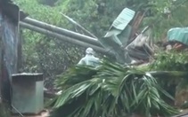 Clip giây phút kinh hoàng quả đồi sạt lở vùi lấp nhà dân