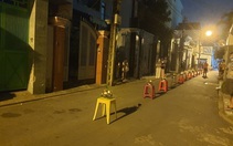 Những lẵng hoa tưởng niệm người mất vì COVID-19: 'Tôi muốn làm gì đó cho đồng bào'