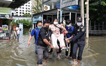 Thống đốc Bangkok xin lỗi dân vì ngập nặng do triều cường