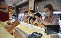 Hôm qua lao dốc không phanh, hôm nay giá vàng tiếp tục đi xuống