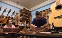 Đôi vợ chồng Sài Gòn 15 năm làm đàn handmade