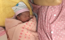 Chồng người vợ đẻ ‘rớt’ trên ôtô được CSGT dẫn đường: ‘Tôi đã nghĩ tới chuyện xấu nhất’