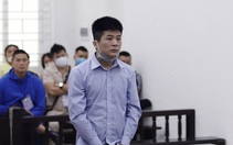 Bực tức vì đuổi đánh bạn không được, nam thanh niên quay lại đâm chết ông lão can ngăn