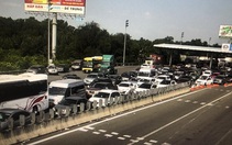 Người dân ùn ùn rời TP.HCM, cao tốc, xa lộ Hà Nội, quốc lộ 1 quá tải
