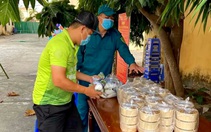 Nhường cơm sẻ áo giữa đợt sóng COVID-19 thứ tư
