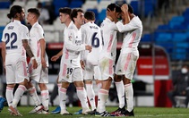Real Madrid 'bám sát' Atletico Madrid trong cuộc đua vô địch