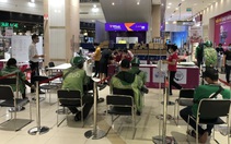Shipper công nghệ ở TP.HCM phòng dịch COVID-19 thế nào?