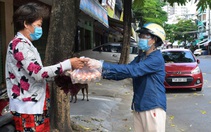 Điền phiếu gửi tổ cứu trợ, người Nha Trang được nhận hàng cần mua đưa đến tận nhà