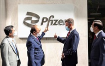 Chủ tịch nước Nguyễn Xuân Phúc đến thăm Công ty Pfizer
