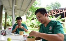'Xe phở yêu thương' phục vụ bữa trưa sớm cho tuyến đầu chống dịch