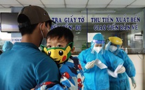 ‘Được về quê tránh dịch, còn 10 gói mì tui đem chia hết cho bà con’