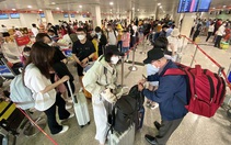 Sân bay Tân Sơn Nhất chật ních người, Cục Hàng không xử lý ra sao?