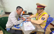 Phạt tài xế không nhường đường cho xe cứu thương chở bệnh nhân đi cấp cứu
