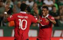 Man Utd chật vật ngược dòng trước đội bóng 'tí hon'