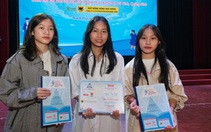 Bản thân gặp khó khăn, vẫn chia học bổng cho bạn