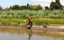 Chàng trai hú hồn nhảy xuống sông khi thấy 'trăn khổng lồ' sau lưng