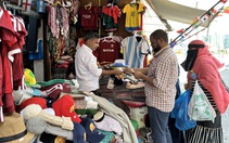 Chợ đàn ông 'ăn theo' World Cup