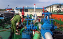 Tạm giữ thuyền trưởng và thuyền viên hút trộm xăng trên sông Đồng Nai