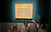 Tranh của Vincent van Gogh bị tạt xúp