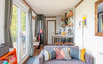 Container cũ độ nhà nghỉ sang trọng: 4 người sống thoải mái và đầy tiện nghi