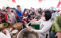 Hàng vạn người tới cuộc hành hương của phở