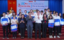 'Biết được nhận học bổng Tiếp sức đến trường, hai anh em đã ôm nhau nhảy cẫng'