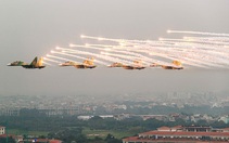 'Hổ mang chúa' Su-30MK2 trình diễn mãn nhãn tại Triển lãm Quốc phòng quốc tế Việt Nam