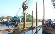 Tiền Giang gấp rút đắp đập thép hơn 10 tỉ đồng để ngăn mặn