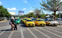 Tân Sơn Nhất quyết ngăn chặn taxi dù chèo kéo, ép giá