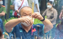 Thầy trò HLV Park Hang Seo viếng đền Hùng trước SEA Games 31