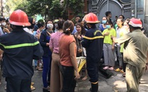 Cảnh sát giải cứu 2 người khỏi căn nhà cháy