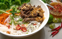 Bún bò xào Việt Nam theo công thức của... báo Mỹ New York Times