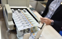 Giá bán USD tại ngân hàng lại lập đỉnh mới