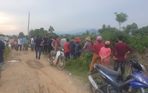 Đi bắt ốc, phát hiện thi thể bé sơ sinh dưới kênh nước