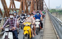 Bộ GTVT yêu cầu khắc phục ngay hư hỏng trên mặt cầu Long Biên